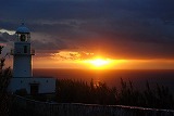 八丈島灯台　日の出