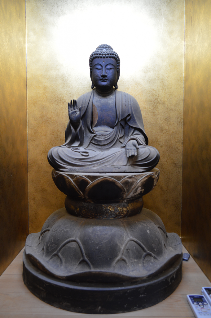 木造釈迦如来坐像 民部作 八丈島の文化財 木造釈迦如来坐像 民部作 八丈島の文化財